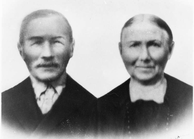 Ekteparet Petter Israel Hellesvik og Pauline Leonardsdatter fra Øksnes i Vesterålen.