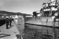 Kongebesøk i Molde 26.08.1945..Den britiske jageren HMS Mack