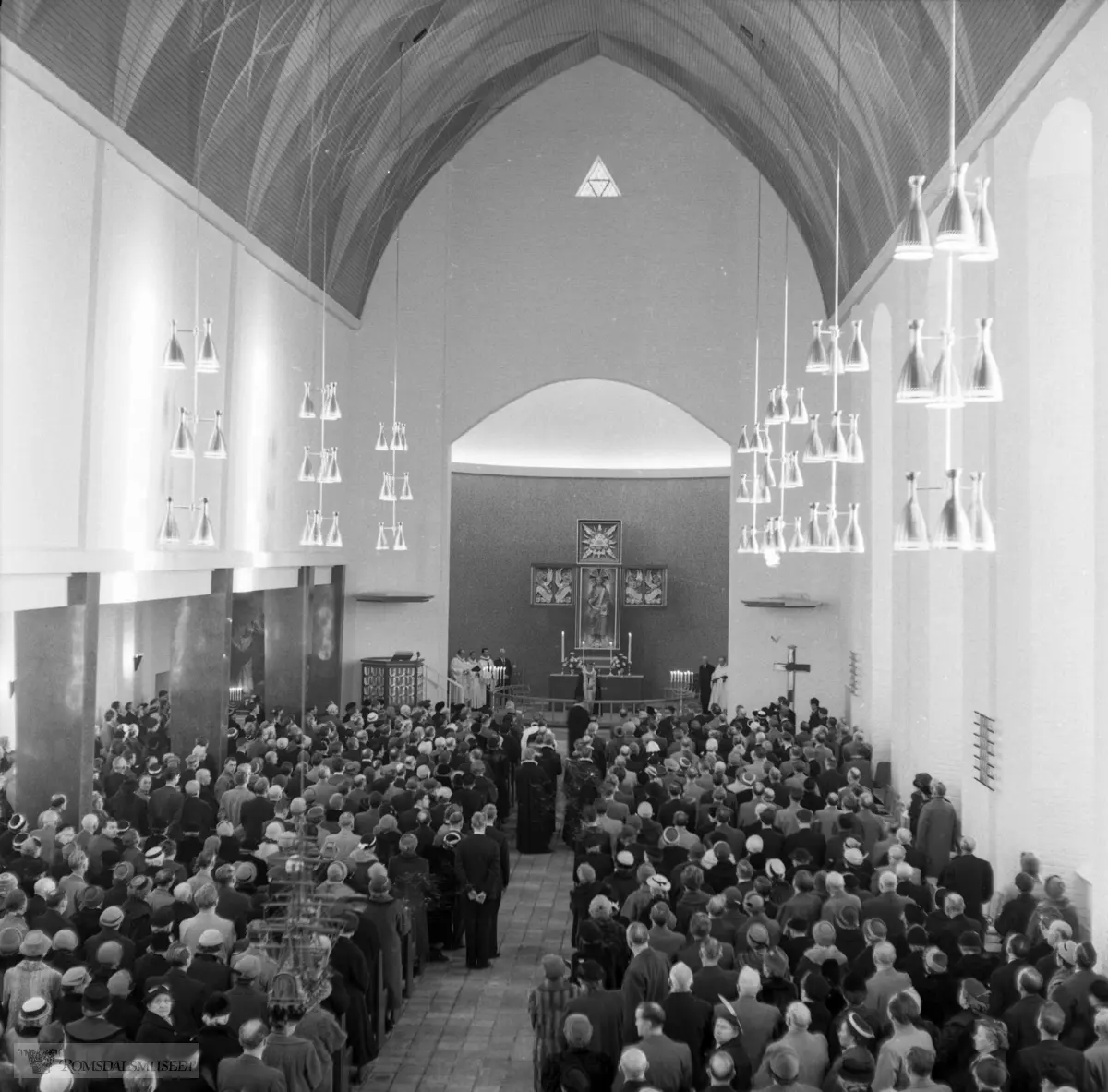 Fra innvielsen av Molde Domkirke 01/12/1957.