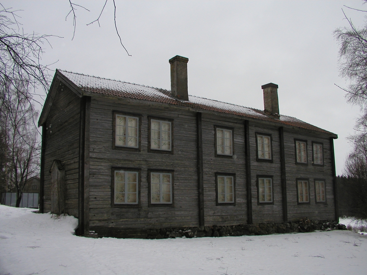 Foto i samband med besiktning av gården Pell-Pers, Kåsjö, Järvsö socken. Baksida, gammelbyggning.