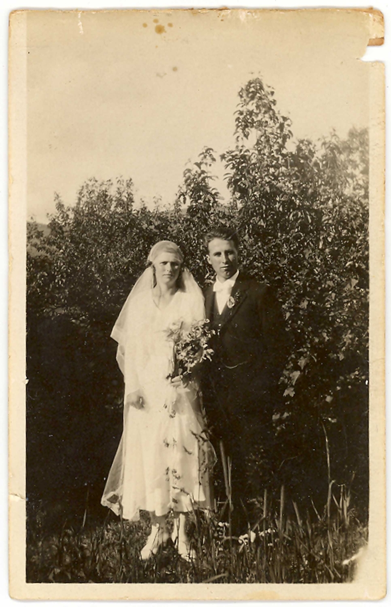 Bryllypsbilde av Gunhild R. Odden og Olav G. Haugerud, Gvarv