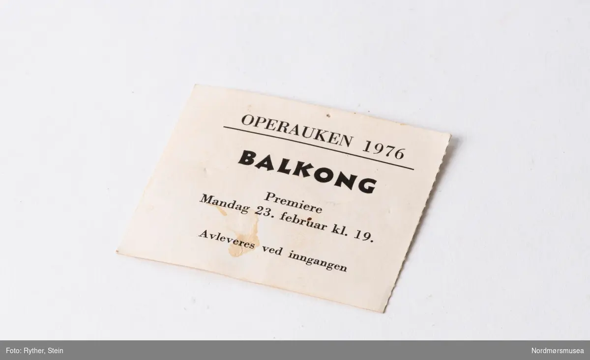 Inngangsbillett til Operauken i Kristiansund, med plassering på balkong.
