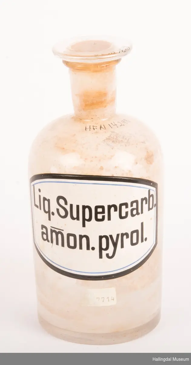 Glassflaske med Liq. Supercarb. amon.pyrol.