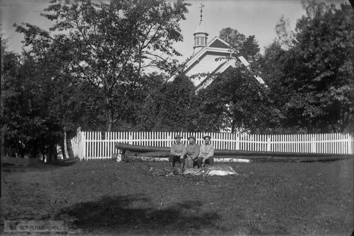 15. Orgelhuset med jegere og rein 04.09.1914.