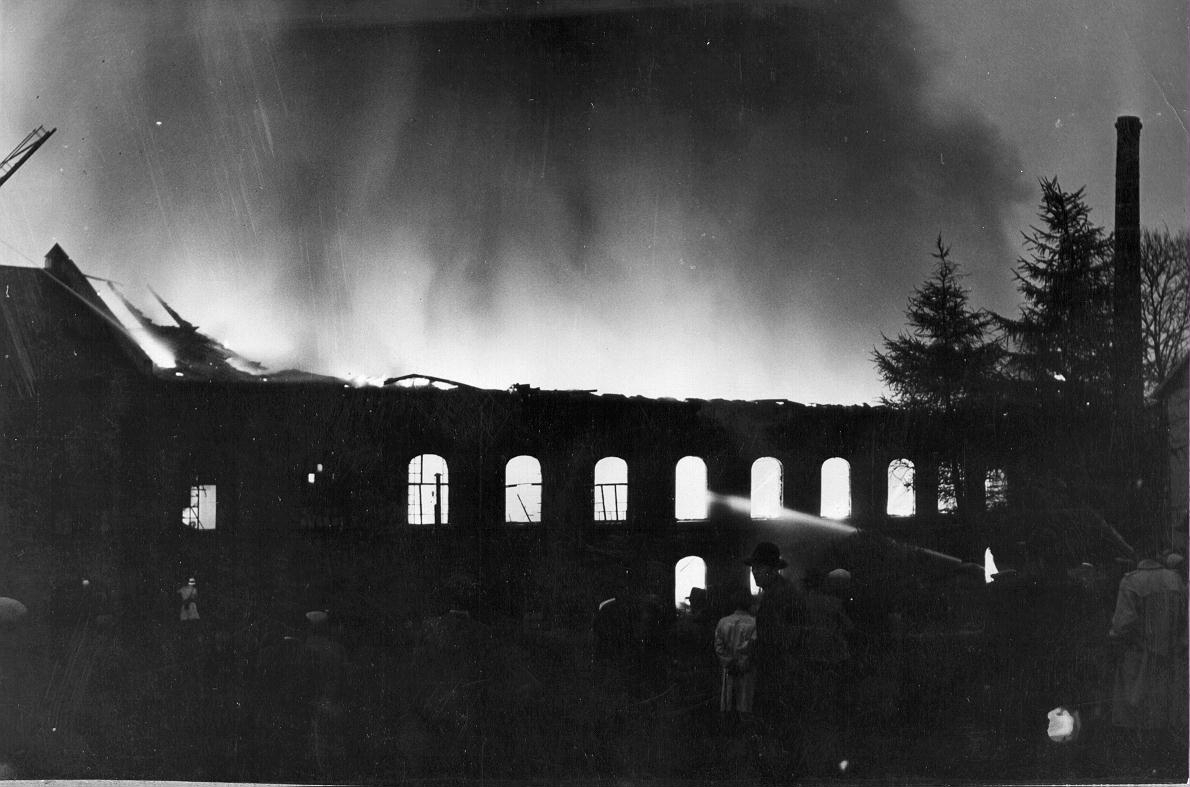 Fabriken Kronan brinner. År 1947.