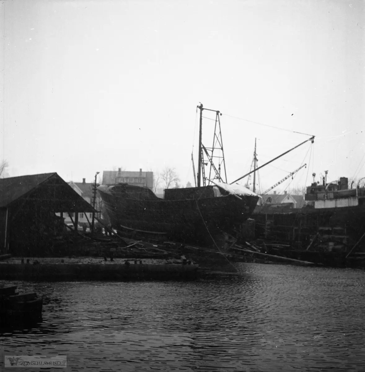 "Sjøsetting av Islandsbåt 10.02.1962 i snøfokk" "Titan" "Byggenummer 168" "Dåp?" "1958" "Bolsønes Verft"