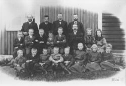 Skolebilde fra Grønseth skole på Greenskogen, ca. 1907. 

1.