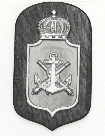 Kustartilleriflottans emblem sammansatta för att symbolisera Marinen.