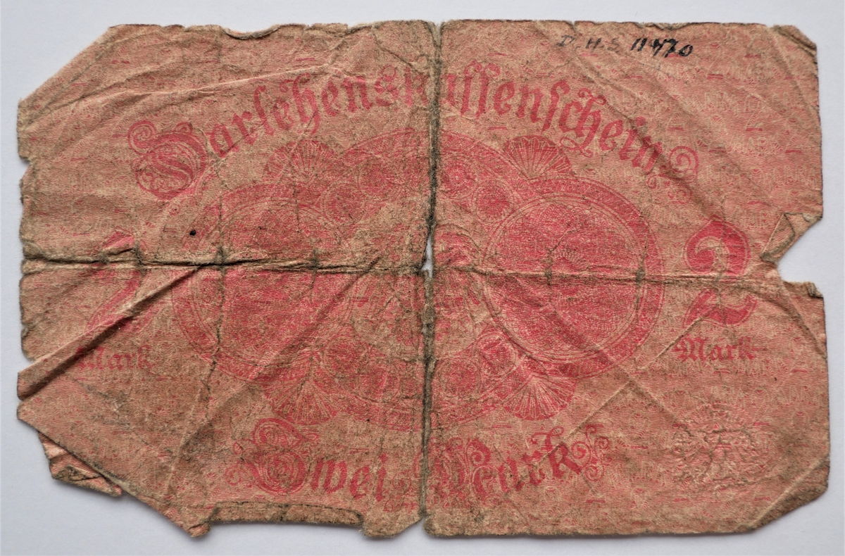 11 tyske pengesedler (11470 - 80).

11470 - Zwei Mark. n. 674.83408D. Berlin 11 aug            1914.

Gave fra frk. Rita Heiberg, Amble.
