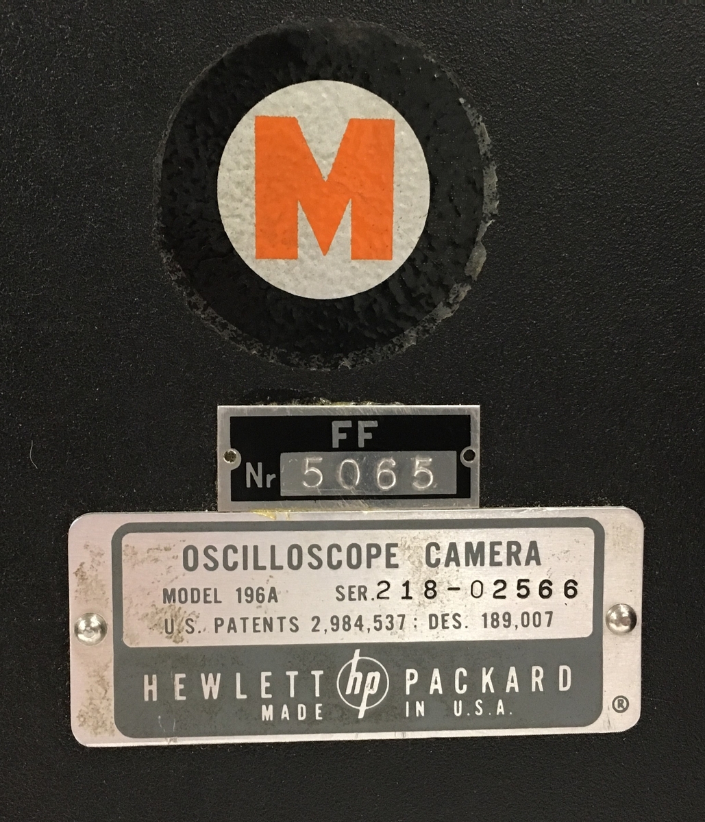 Hewlett Packard Oscillocsope Camera Model 196A. Monteras på bildrör på oscilloskop. Har använts i samband med kalibrering av STRIL 60-system.