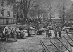Engelske soldater i Parken, 12. mai 1945.