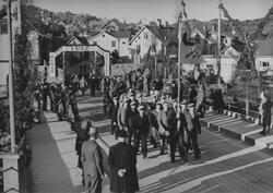 Borgertoget på Damsgårdsbroen, 17. mai 1945. Håndverkernes s