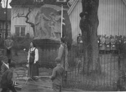 Avduking av minnesmerket over de falne, august 1949.