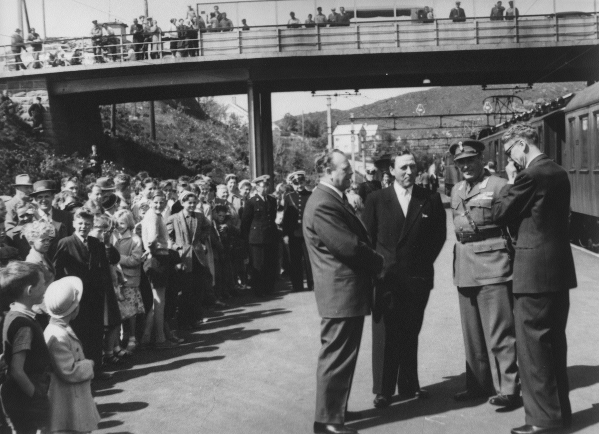 Kronprinsbesøk i anledning for elektrifiseringen av Sørlandsbanen, 1. juni 1956.