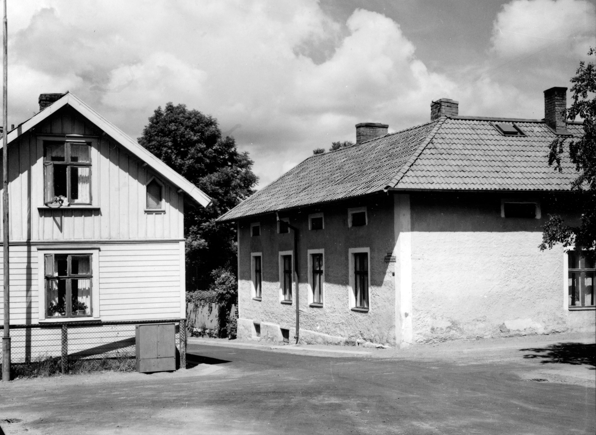 Repslagaregatan i korsingen med Gärdesgatan. Från NM:s byggnadsinventering 1957.