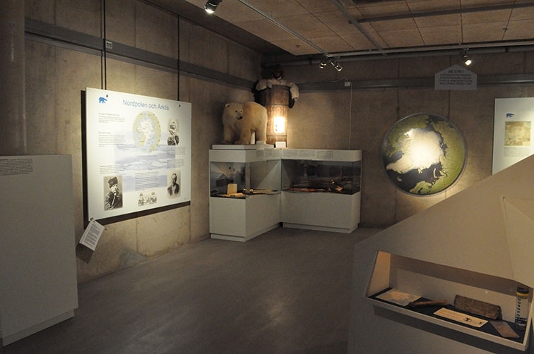 Interiör från dåvarande polarutställningen på Grenna Museum.
