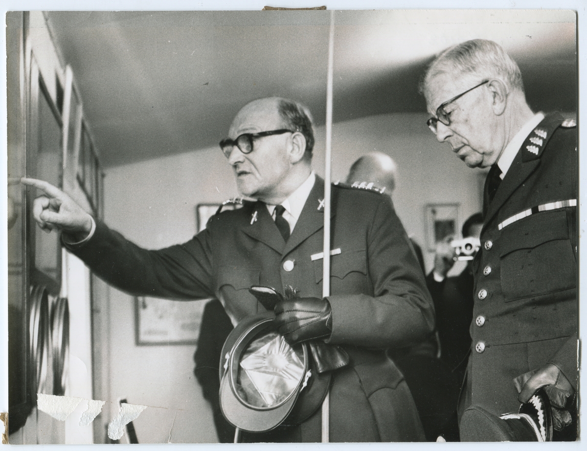 I samband med fanöverlämningen 1964 gjorde Hans Majestät
Konungen Gustaf VI Adolf ett besök i I 4 museum.