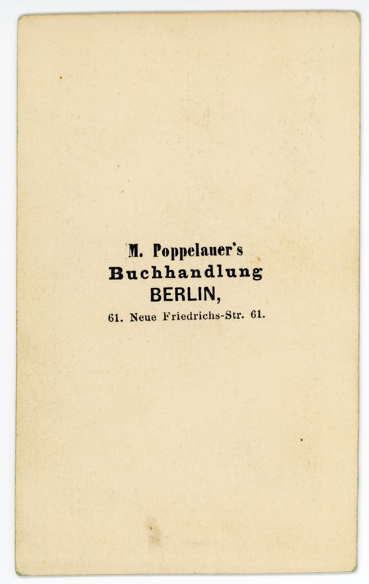 Tre porträtt i visitkortsformat föreställande Isaak Markus Jost, Albert Cohn och Samuel David Luzzatto. Moritz Poppelauer's Buchhandlung 61. Neue Friedrichs-Str. 61, Berlin.