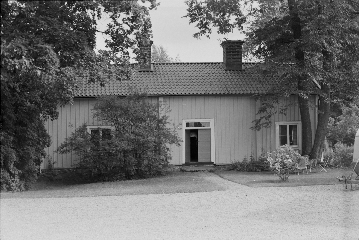 Tvättstuga och förråd, Prästgården 2:28, Brunna prästgård, Vänge socken, Uppland 1975