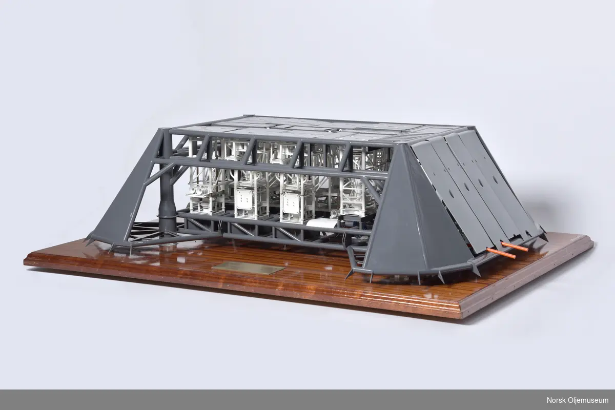 Modell av undervannsinstallasjon bygget i målestokk 1:50.