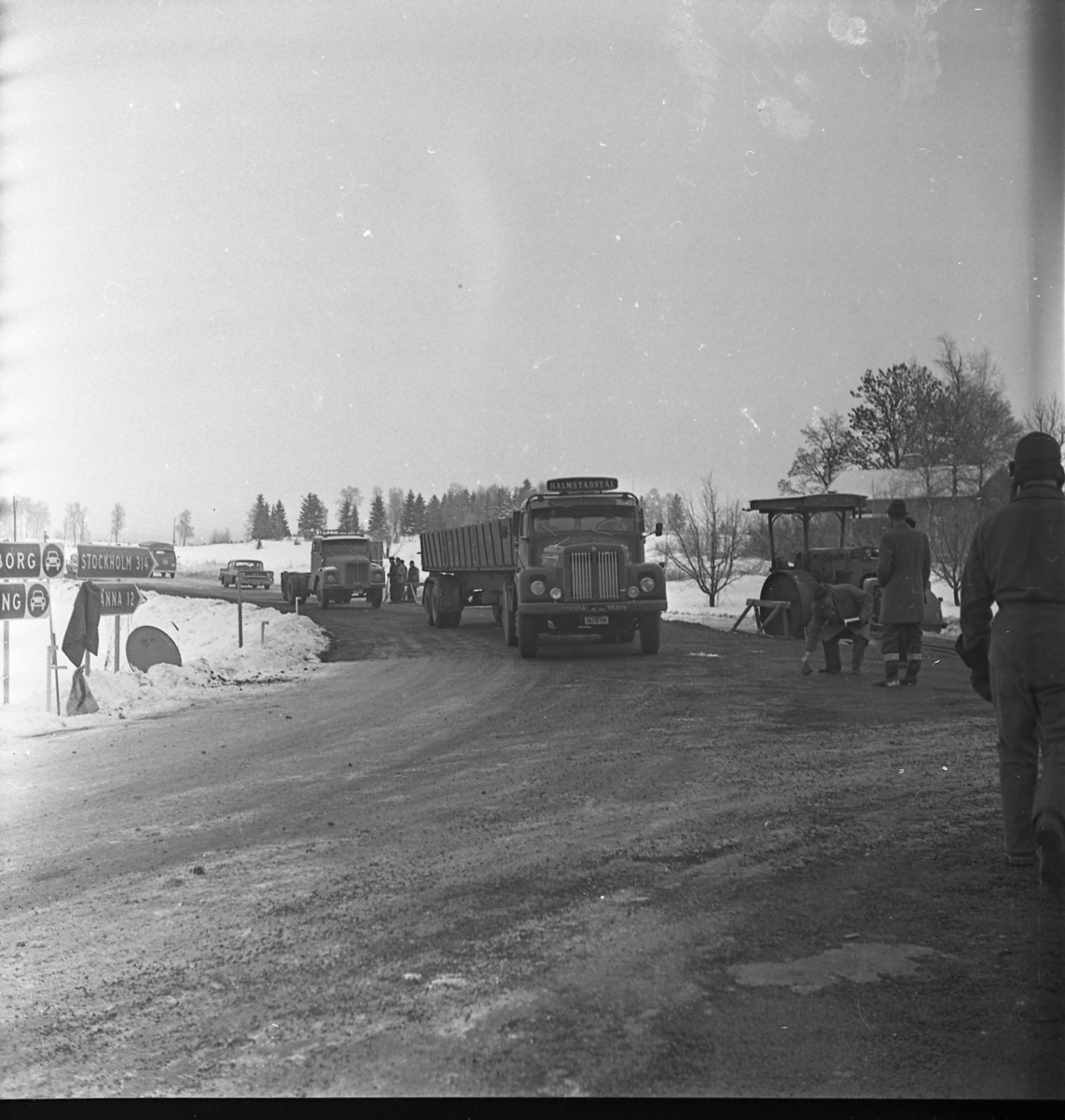 Anslutningsväg under pågående bygge av motorväg E4. Fotot är taget vid Ölmstad Mellangård. Vägen åt höger går till Skärstad.