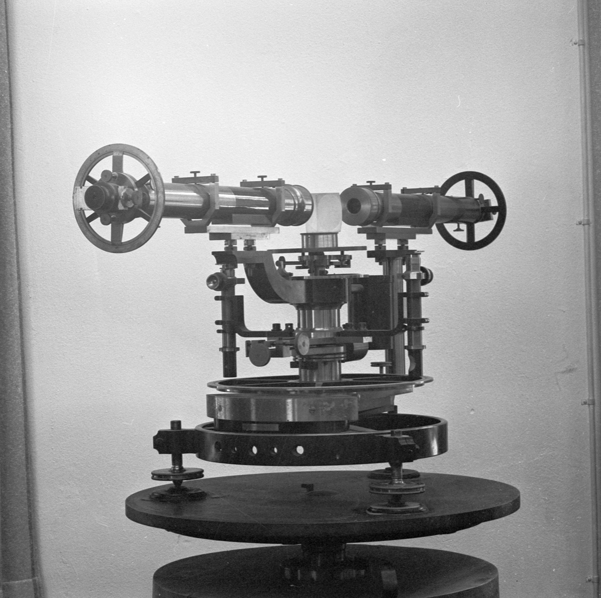 Fysikum, Ångströms spektrometer, Uppsala 1964