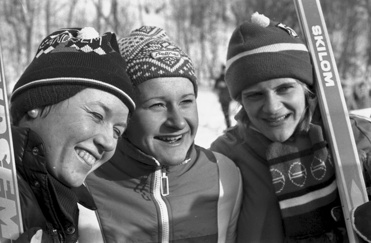 Vinnere av damestafetten, MN på ski på Røros 1977. 