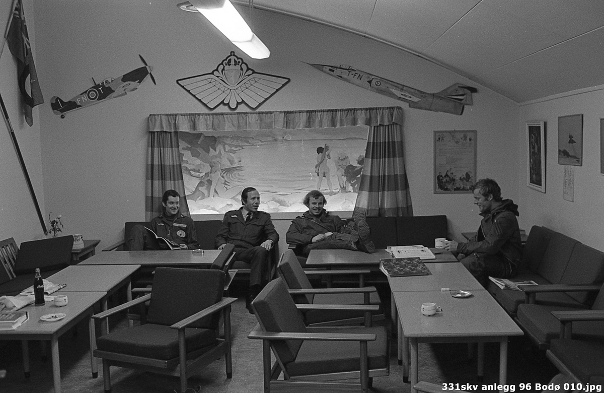 Enkeltbilde 331 skv anlegg 96 Bodø (1970-tallet)

Fra venstre Lt Arne Rønningen, Lt Rolf Mangseth (På rep) ,Lt  Ludvig Tveit /død) og Lt Terje Kvil.