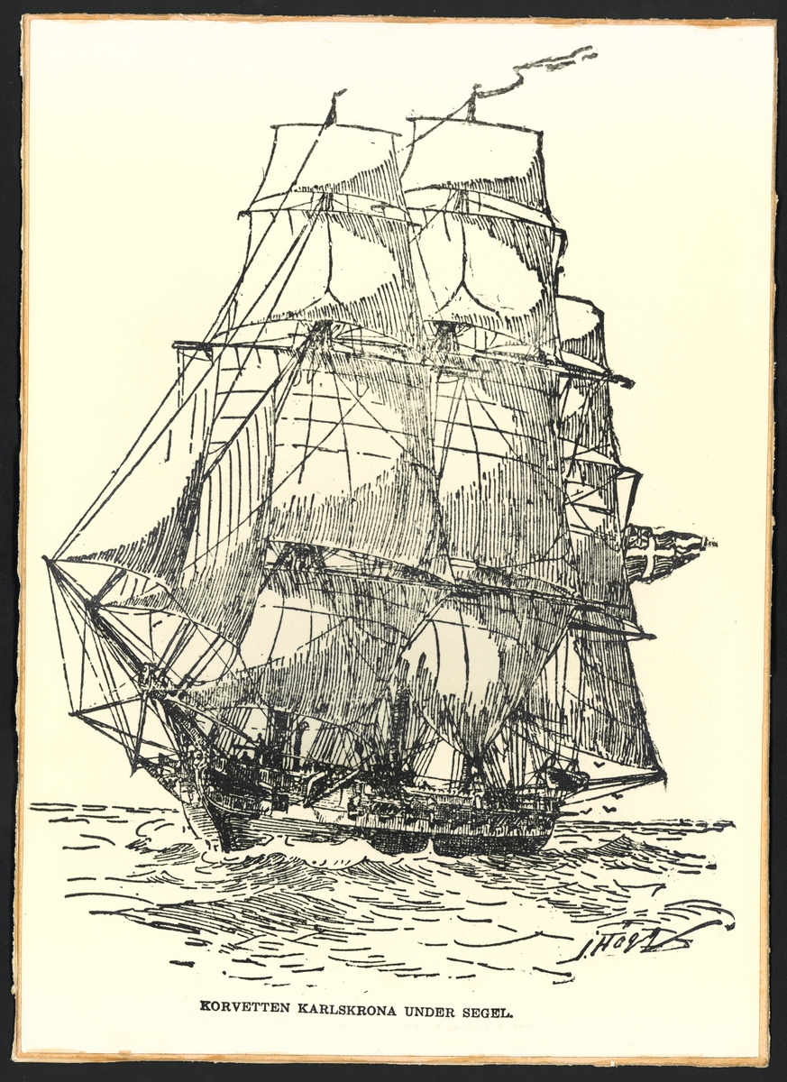 Denna fotografi efter en etsning från Jacob Hägg visar korvetten Karlskrona under segel till havs. Avbildningen publicerades i tidningen Svenska Dagbladet den 30/4 1906, 60 år efter fartygets förlisning utanför Havanna den 30/4 1846.