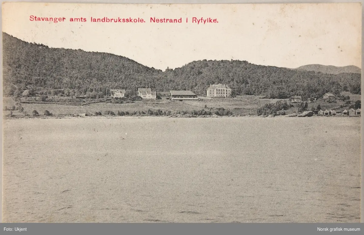 Postkort med bilde av landbruksskolen på Tveit, Nedstrand.