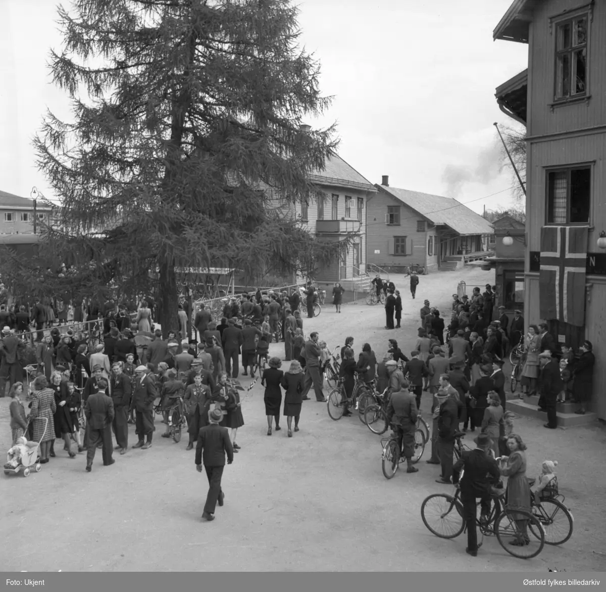 Grini-fangene kommer hjem ved frigjøringen, Askim  9. mai 1945.
