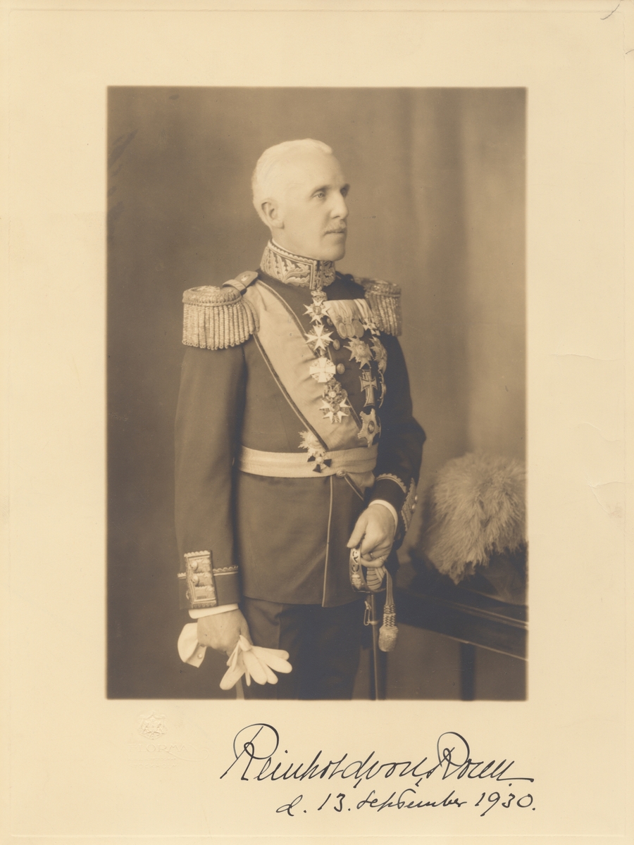 Porträtt av generallöjtnant Reinhold von Rosen, inspektör för kavalleriet 1922-30.

Se även bild AMA.0000876 och AMA.0008431.