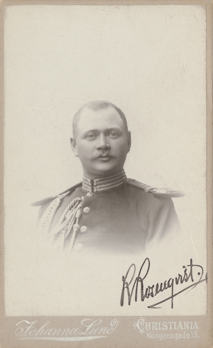 Porträtt av Ragnar Rosenquist, kapten i Fältartilleriet, norska armén.