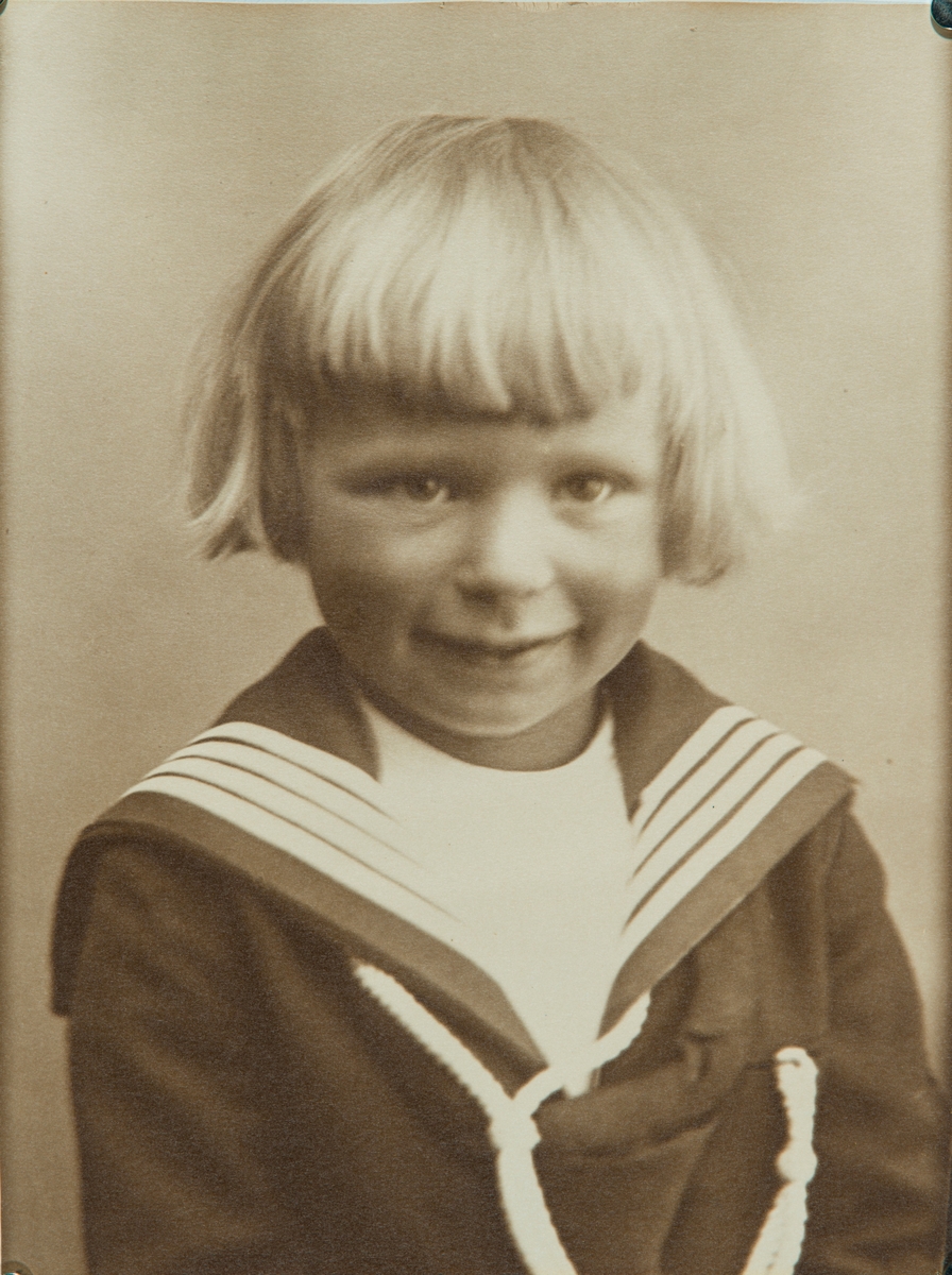 Hans Benedict Undset Svarstad i matrosdress, ca. 5 år gammel..