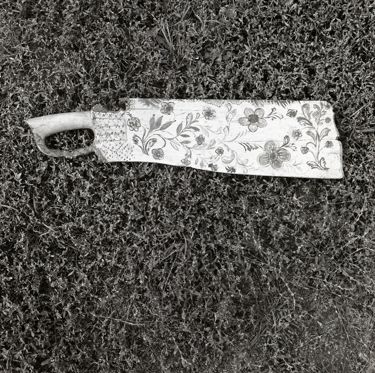 En skäktkniv fint dekorerad med blommönster, Trönö 1978.