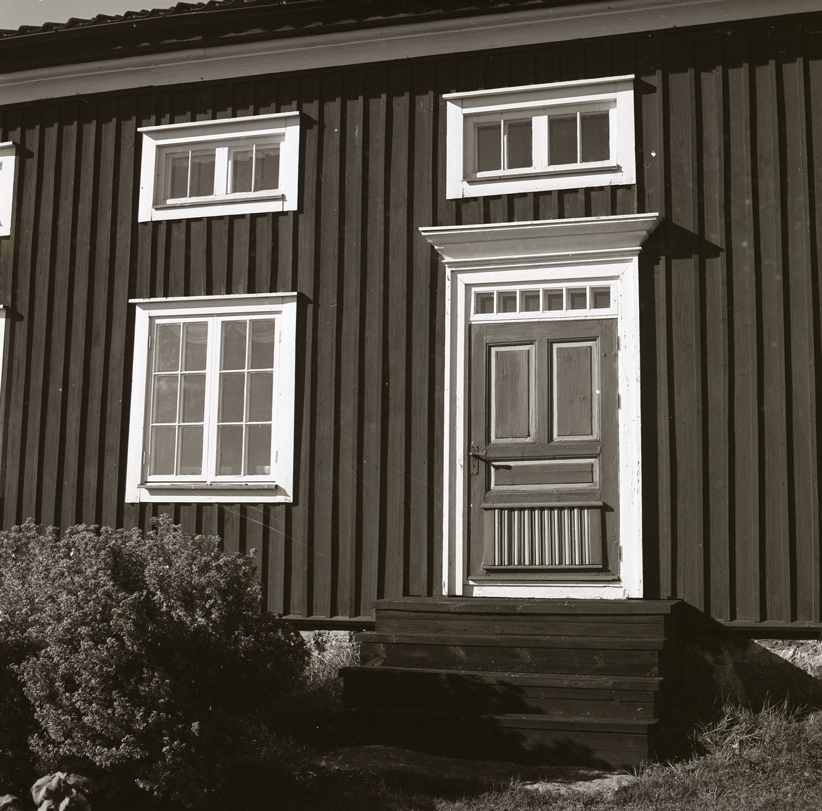 Ytterdörr på ett trähus, Arbrå sommaren 1980.