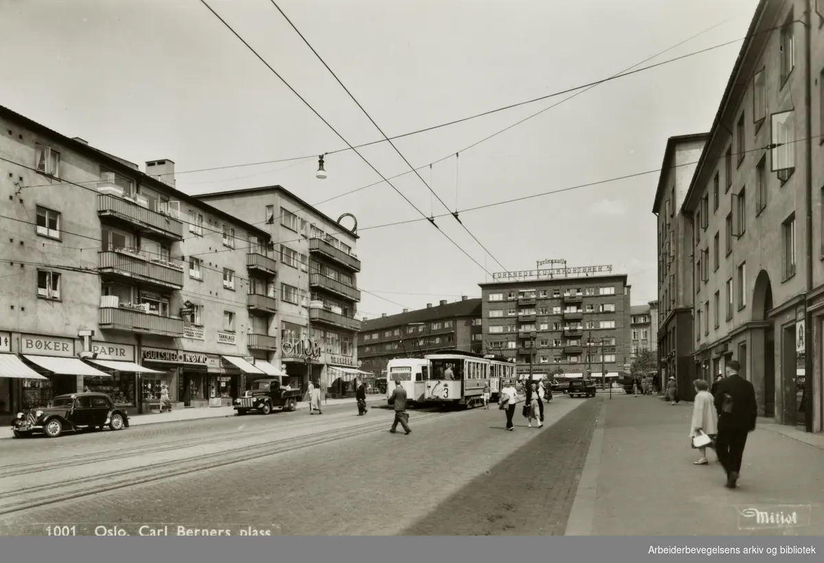 Carl Berners plass. Postkort. Mittet. 1950