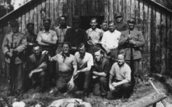 Norske soldater internert i Sverige i 1940. 
Stående fra ven