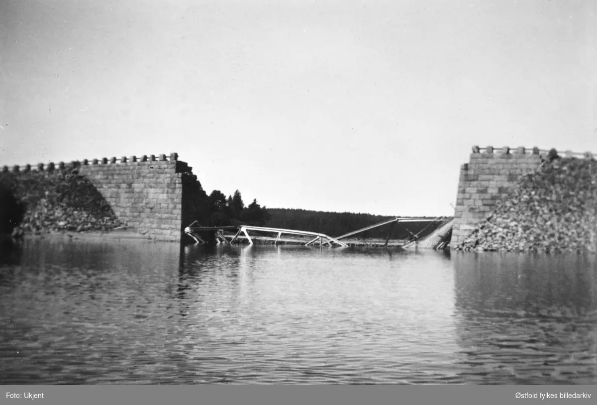 Nipebrua på Hasle i Varteig ble sprengt i maidagene 1940. Den ble satt i stand igjen i slutten av samme år.