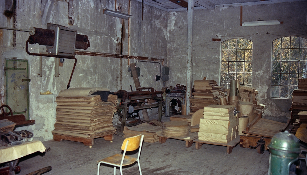Interiørbilde fra gamle fabrikklokalene etter Klevfos Cellulose- & Papirfabrik i Løten, Hedmark.
