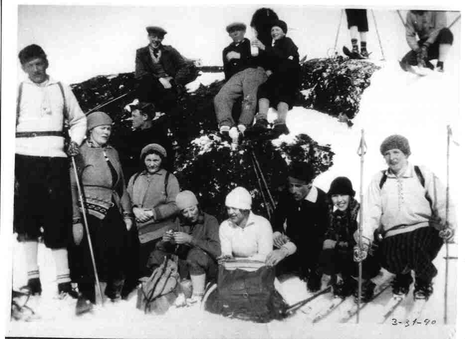 Vingelsinger på skitur først på 1930 åra