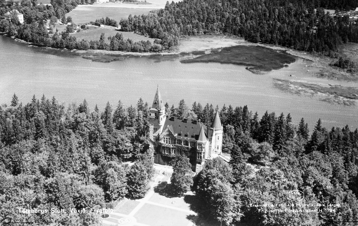 Teleborgs slott med Trummen och Brände Udde i bakgrunden. 1946.