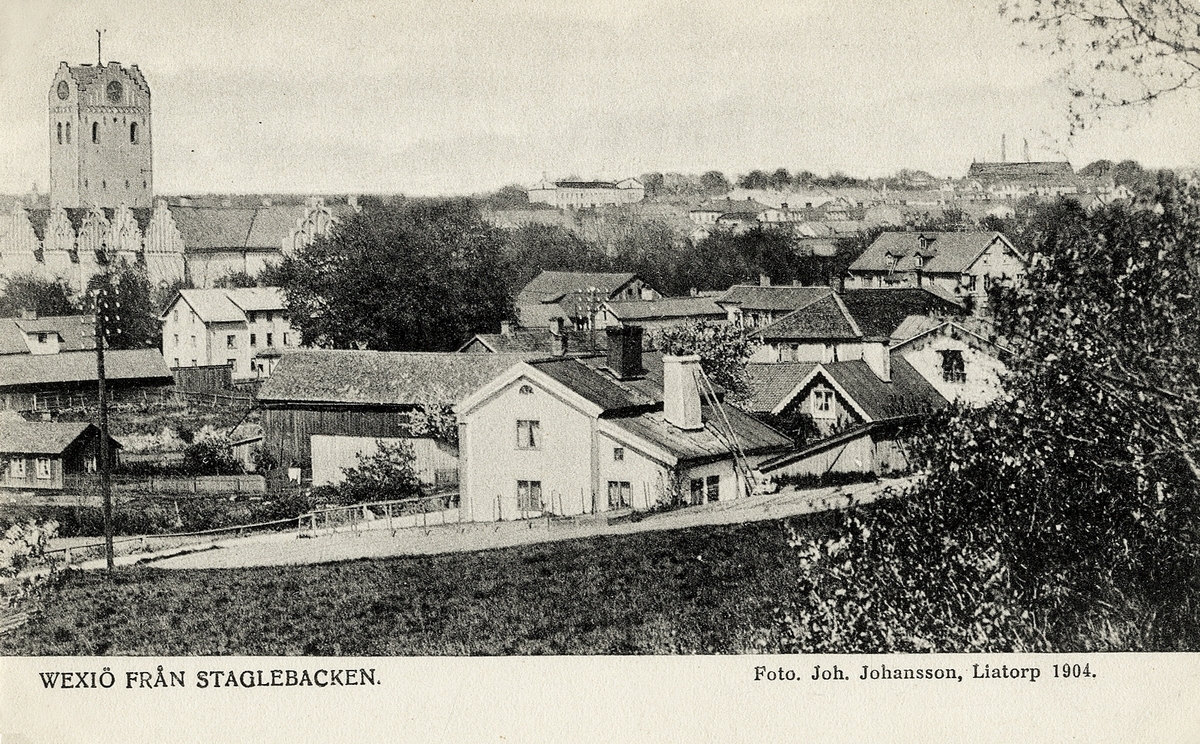 Utsikt från Staglebacken (Staglaberget), Växjö 1904. Man ser bla Gravaregården och bortom den domkyrkan.