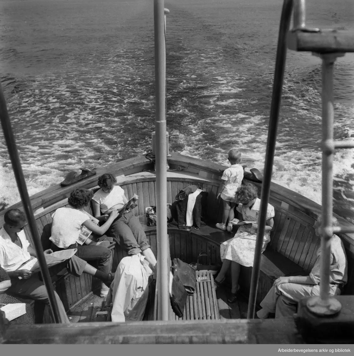 Oslofjorden. Båten til Langåra. Juni 1953