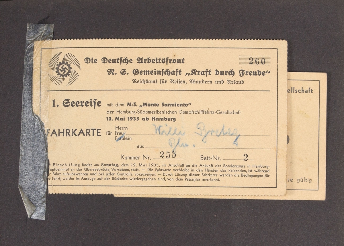 Albumside med to menykort for MONTE SARMIENTOs tur til Norge, 17. og 18.mai 1935.