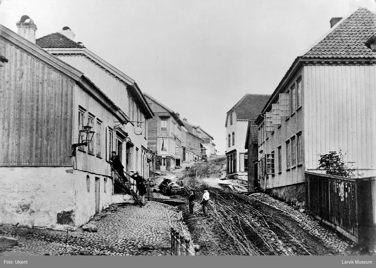 Gatemiljø, bebyggelse, Kongegata i Larvik.
