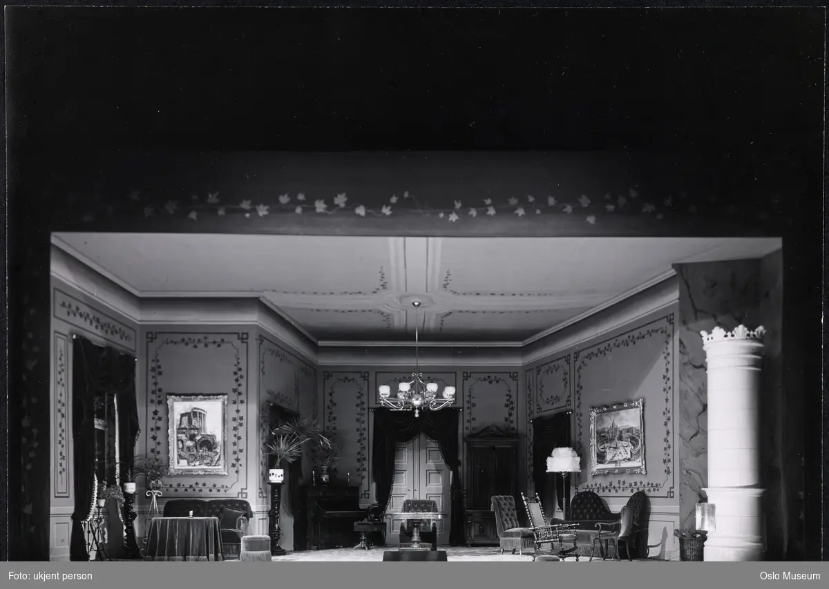 Det Kongelige Teater, scenografi til "Et dukkehjem" i regi av Gerda Ring