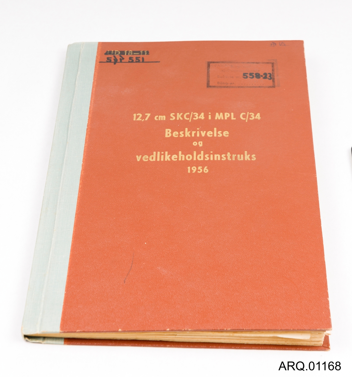 Boken inneholder foto og tegninger av 12,7 cm SKC/34