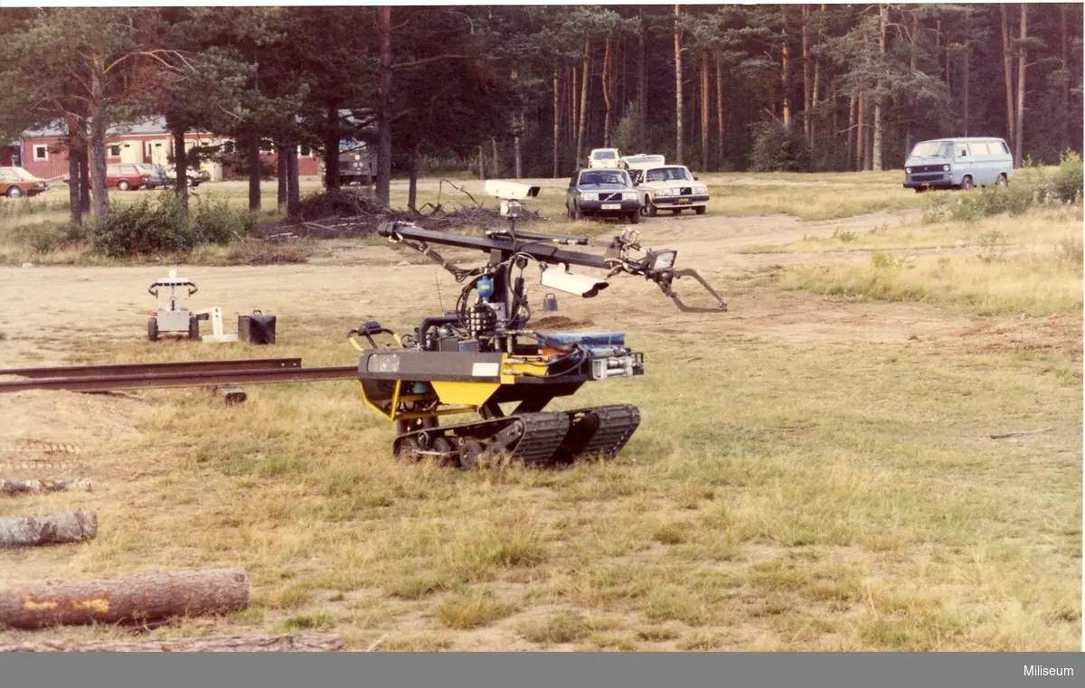 Ej fastställd svensk militär mtrl, prototypmodell bombrobot.