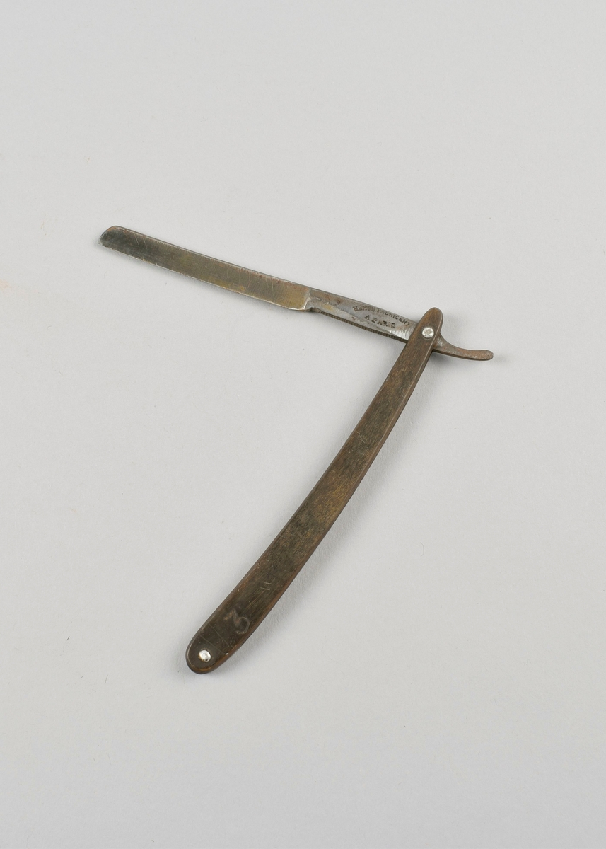 Sammenleggbar barberkniv med stålblad og brunsort skaft